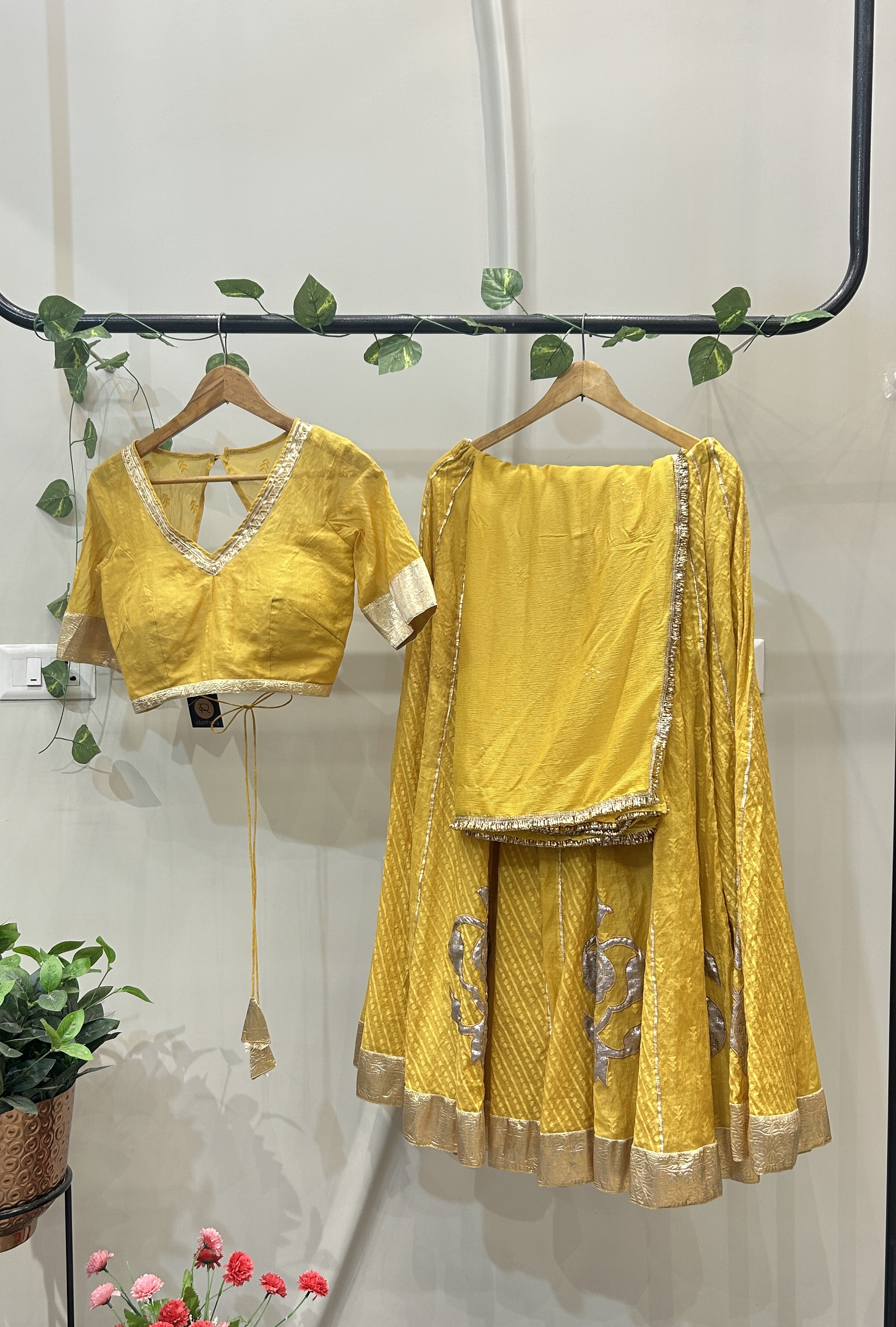 MUSTARD YELLOW
